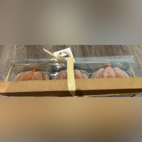 🍁 Super Cute Shimmering Pumpkin Candles- Set of 3- NIB - Picture 2 of 3